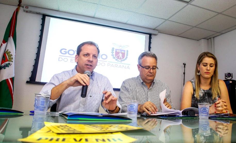 Em coletiva na manhã desta quarta-feira (30), a Secretaria da Saúde confirmou que enviou reforço de doses de vacinas contra a febre amarela a todas as 22 Regionais de Saúde do Paraná.