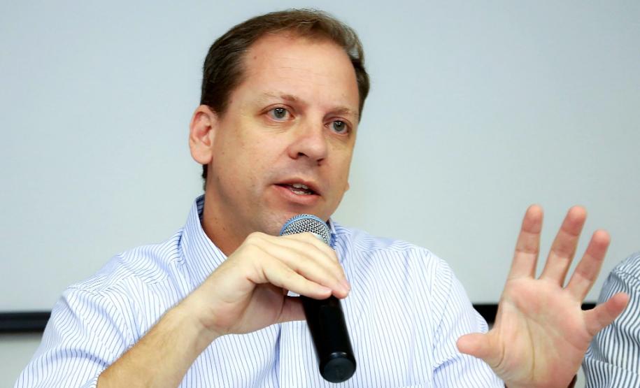 Em coletiva na manhã desta quarta-feira (30), a Secretaria da Saúde confirmou que enviou reforço de doses de vacinas contra a febre amarela a todas as 22 Regionais de Saúde do Paraná.