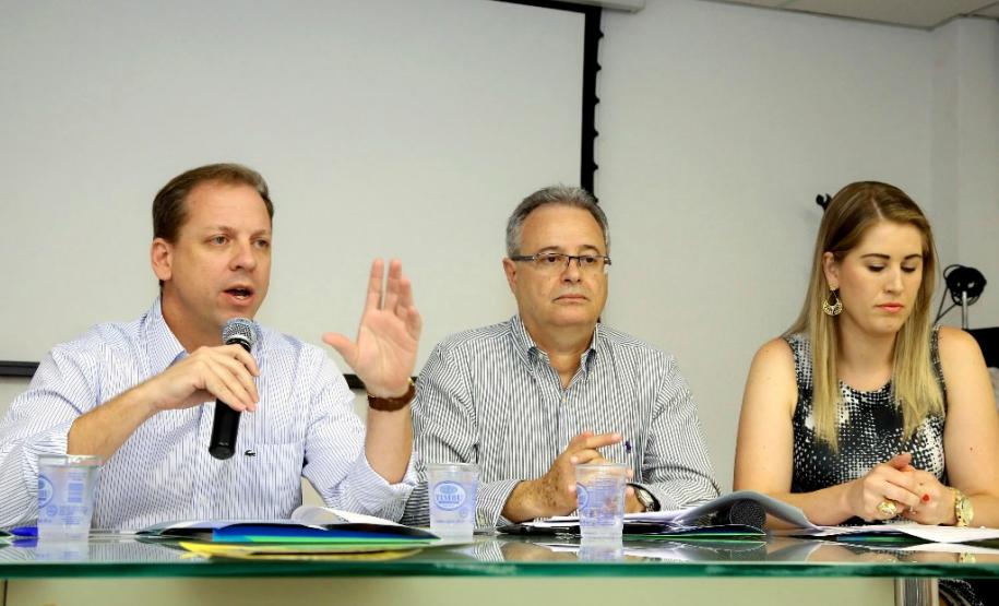 Em coletiva na manhã desta quarta-feira (30), a Secretaria da Saúde confirmou que enviou reforço de doses de vacinas contra a febre amarela a todas as 22 Regionais de Saúde do Paraná.