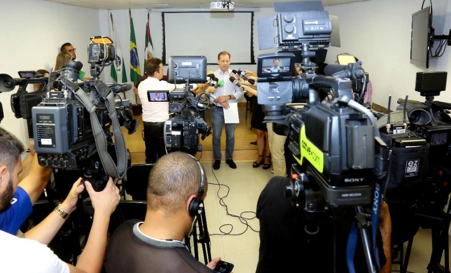 Em coletiva na manhã desta quarta-feira (30), a Secretaria da Saúde confirmou que enviou reforço de doses de vacinas contra a febre amarela a todas as 22 Regionais de Saúde do Paraná.