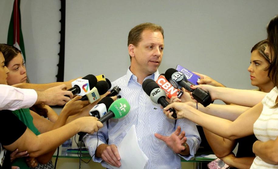 Em coletiva na manhã desta quarta-feira (30), a Secretaria da Saúde confirmou que enviou reforço de doses de vacinas contra a febre amarela a todas as 22 Regionais de Saúde do Paraná.