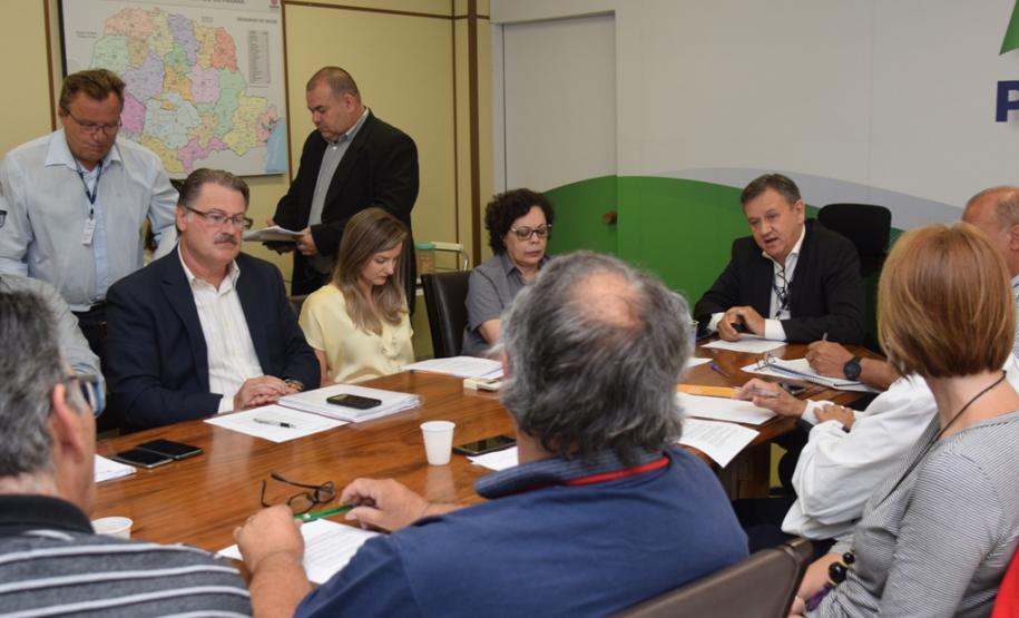 A nova direção da Fundação Estatal de Atenção em Saúde do Estado do Paraná (Funeas) apresentou na manhã desta terça-feira (5), ao conselho curador da entidade, a necessidade de prorrogação do Contrato de Gestão entre a SESA e a FUNEAS por seis meses para que seja concluído o diagnóstico e o custo efetivo da instituição e não seja interrompido o atendimento à população.