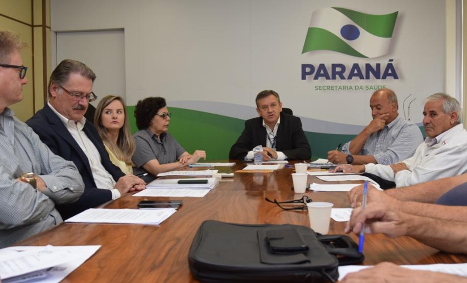 A nova direção da Fundação Estatal de Atenção em Saúde do Estado do Paraná (Funeas) apresentou na manhã desta terça-feira (5), ao conselho curador da entidade, a necessidade de prorrogação do Contrato de Gestão entre a SESA e a FUNEAS por seis meses para que seja concluído o diagnóstico e o custo efetivo da instituição e não seja interrompido o atendimento à população.