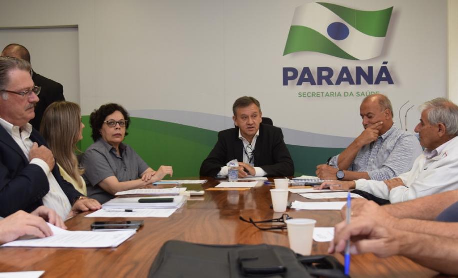 A nova direção da Fundação Estatal de Atenção em Saúde do Estado do Paraná (Funeas) apresentou na manhã desta terça-feira (5), ao conselho curador da entidade, a necessidade de prorrogação do Contrato de Gestão entre a SESA e a FUNEAS por seis meses para que seja concluído o diagnóstico e o custo efetivo da instituição e não seja interrompido o atendimento à população.