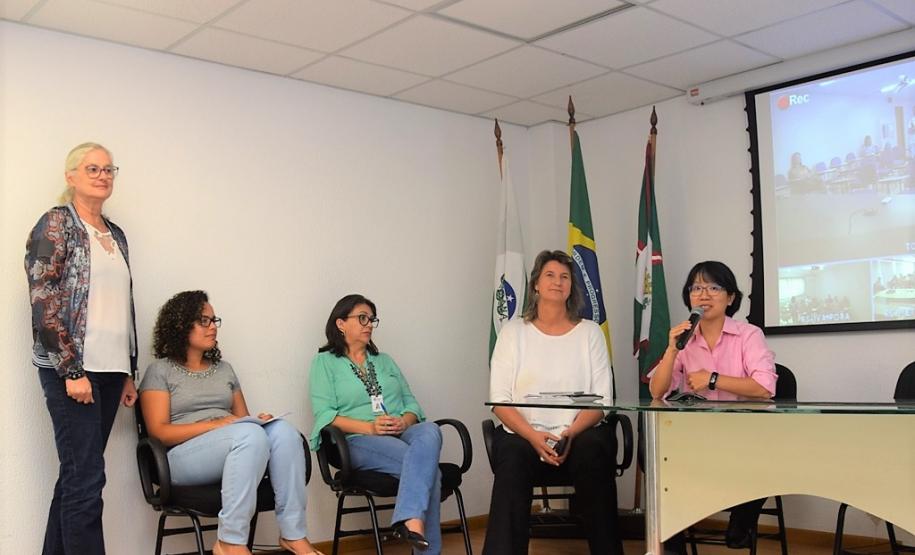 Especialista da USP relata experiência paulista no manejo da febre amarela Em videoconferência com transmissão para todas as Regionais da Saúde, a médica Ho Yeh Li, coordenadora da UTI e infectologista do Hospital das Clínicas de São Paulo, disse que o combate da febre amarela no Paraná está no caminho certo.