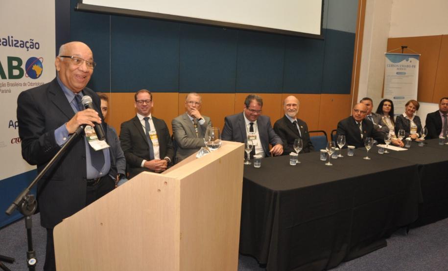 Entre os dias 16 e 18 de outubro acontecem os eventos: Encontro Paranaense de Administradores e Técnicos em Saúde Pública Odontológica (Epatespo) e o XIV Congresso Internacional de Odontologia do Paraná (Ciopar), em Curitiba. A Secretaria de Estado da Saúde é organizadora do encontro e participa do Ciopar com 200 odontólogos.