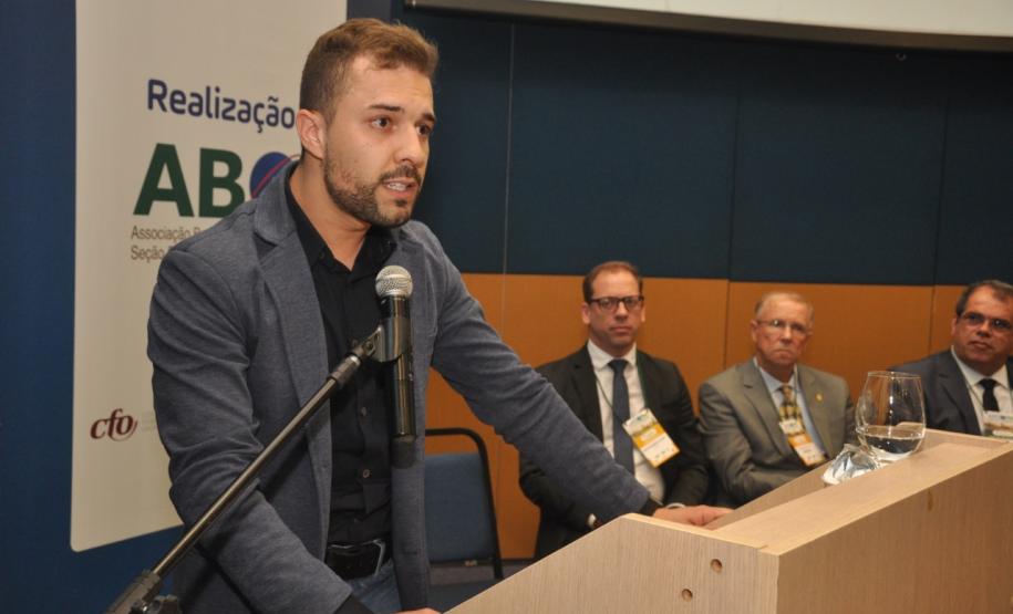 Entre os dias 16 e 18 de outubro acontecem os eventos: Encontro Paranaense de Administradores e Técnicos em Saúde Pública Odontológica (Epatespo) e o XIV Congresso Internacional de Odontologia do Paraná (Ciopar), em Curitiba. A Secretaria de Estado da Saúde é organizadora do encontro e participa do Ciopar com 200 odontólogos.