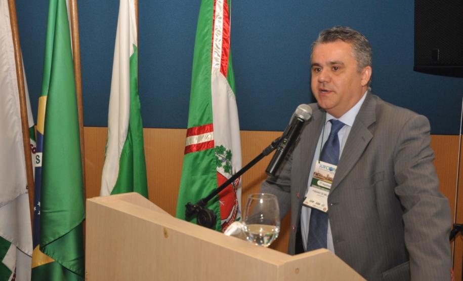 Entre os dias 16 e 18 de outubro acontecem os eventos: Encontro Paranaense de Administradores e Técnicos em Saúde Pública Odontológica (Epatespo) e o XIV Congresso Internacional de Odontologia do Paraná (Ciopar), em Curitiba. A Secretaria de Estado da Saúde é organizadora do encontro e participa do Ciopar com 200 odontólogos.