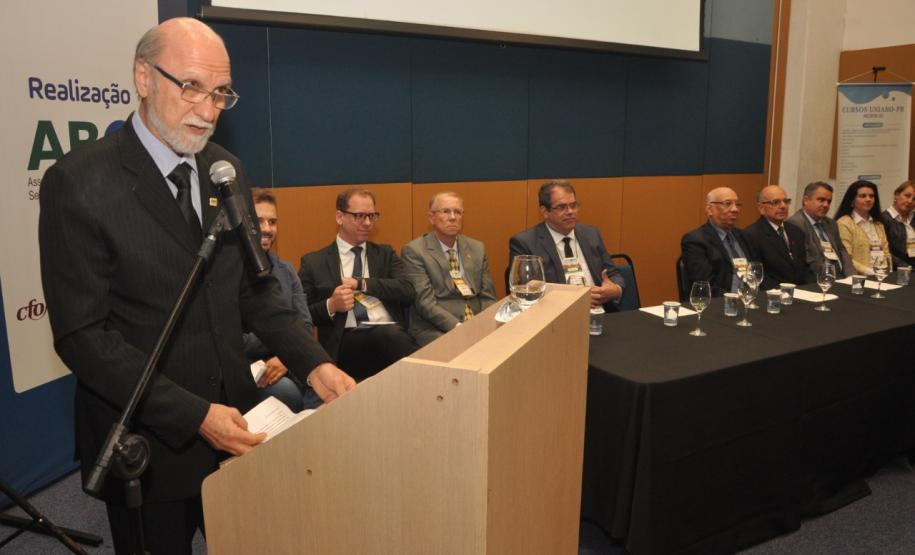 Entre os dias 16 e 18 de outubro acontecem os eventos: Encontro Paranaense de Administradores e Técnicos em Saúde Pública Odontológica (Epatespo) e o XIV Congresso Internacional de Odontologia do Paraná (Ciopar), em Curitiba. A Secretaria de Estado da Saúde é organizadora do encontro e participa do Ciopar com 200 odontólogos.