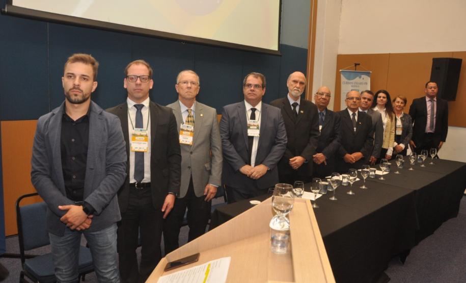 Entre os dias 16 e 18 de outubro acontecem os eventos: Encontro Paranaense de Administradores e Técnicos em Saúde Pública Odontológica (Epatespo) e o XIV Congresso Internacional de Odontologia do Paraná (Ciopar), em Curitiba. A Secretaria de Estado da Saúde é organizadora do encontro e participa do Ciopar com 200 odontólogos.