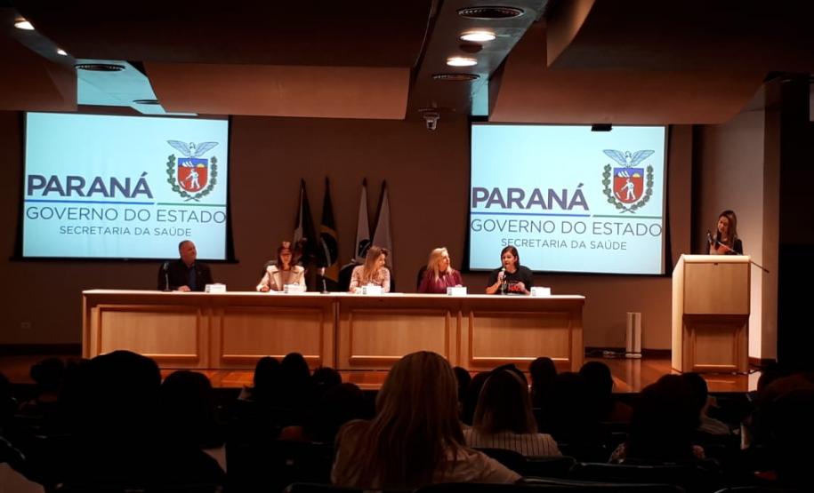 A Secretaria da Saúde do Paraná lançou hoje a Certificação da Eliminação da Transmissão Vertical da Sífilis Congênita para os municípios que atingirem os critérios e os indicadores estabelecidos em conformidade com diretrizes do Ministério da Saúde, Organização Panamericana da Saúde (OPAS), Organização Mundial da Saúde (OMS), Fundo das Nações Unidas para Infância (Unicef),  Conselho Nacional de Secretários de Saúde (Conass) e Conselho Nacional de Secretários Municipais de Saúde