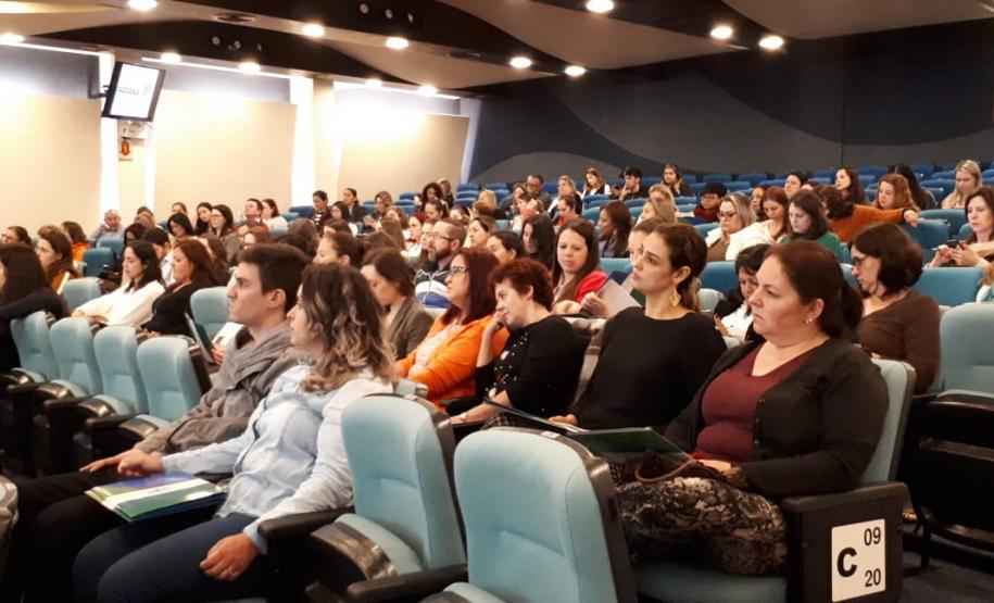 A Secretaria da Saúde do Paraná lançou hoje a Certificação da Eliminação da Transmissão Vertical da Sífilis Congênita para os municípios que atingirem os critérios e os indicadores estabelecidos em conformidade com diretrizes do Ministério da Saúde, Organização Panamericana da Saúde (OPAS), Organização Mundial da Saúde (OMS), Fundo das Nações Unidas para Infância (Unicef),  Conselho Nacional de Secretários de Saúde (Conass) e Conselho Nacional de Secretários Municipais de Saúde