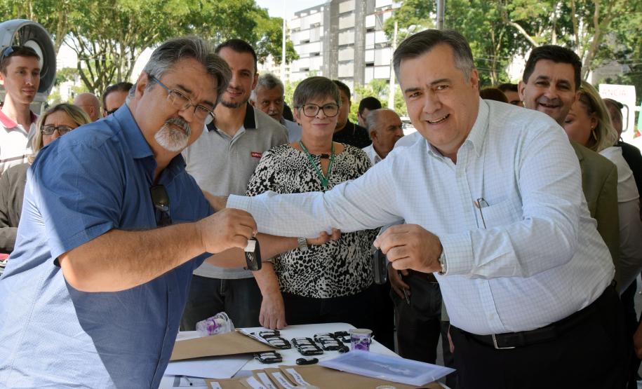 Estado entrega mais de 100 veículos e renova frota de ambulâncias e automóveis da saúde