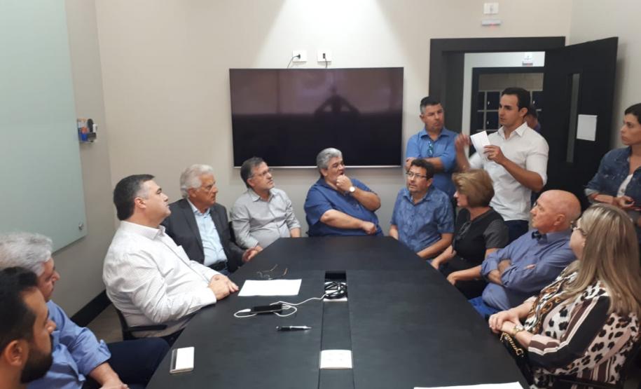 Direção da Santa Casa de Campo Mourão discute investimentos com a Sesa Reunião com a equipe da Santa Casa de Campo Mourão