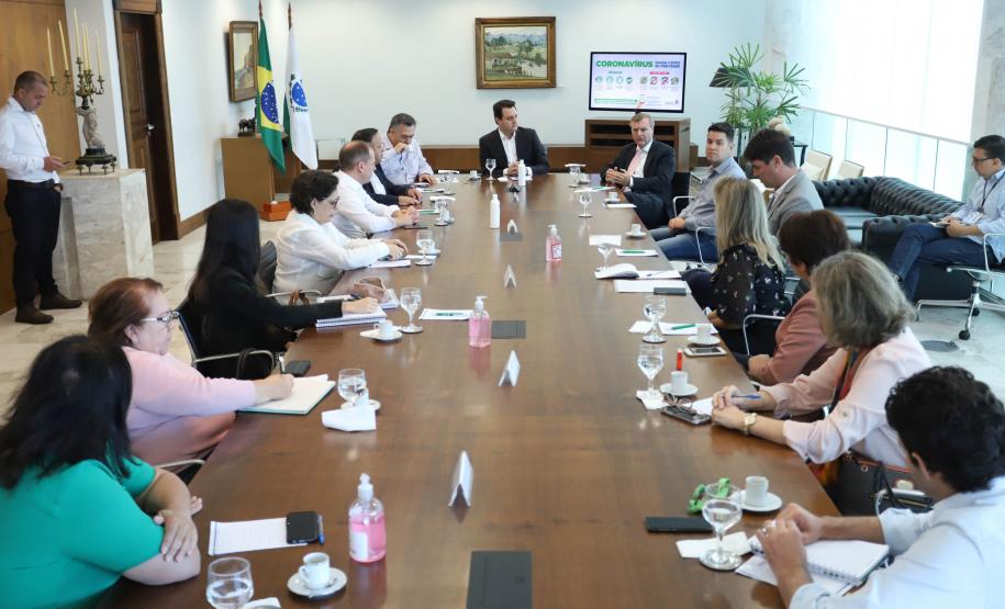 Governo e médicos alinham estratégias contra a Covid-19