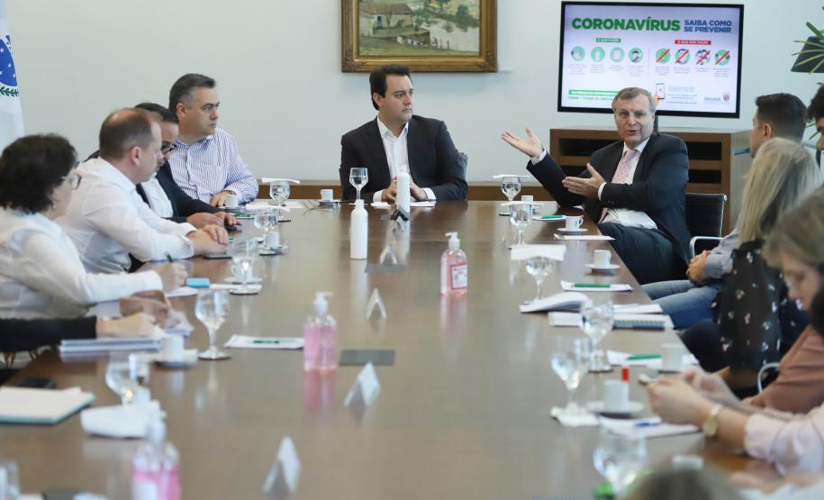 Governo e médicos alinham estratégias contra a Covid-19