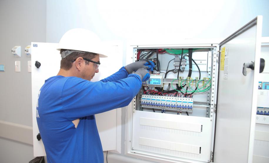 O Governador Carlos Massa Ratinho Junior visita nesta terça-feira (14/04)  as instalações do Hospital Regional de Ivaiporã que terá 104 leitos, sendo 10 reservados para Unidade de Terapia Intensiva (UTI), centro cirúrgico e enfermarias.  Ivaipora, 14/04/2020 - Foto: Geraldo Bubniak/AEN