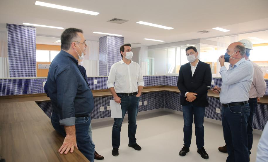 O Governador Carlos Massa Ratinho Junior visita nesta terça-feira (14/04)  as instalações do Hospital Regional de Ivaiporã que terá 104 leitos, sendo 10 reservados para Unidade de Terapia Intensiva (UTI), centro cirúrgico e enfermarias.  Ivaipora, 14/04/2020 - Foto: Geraldo Bubniak/AEN