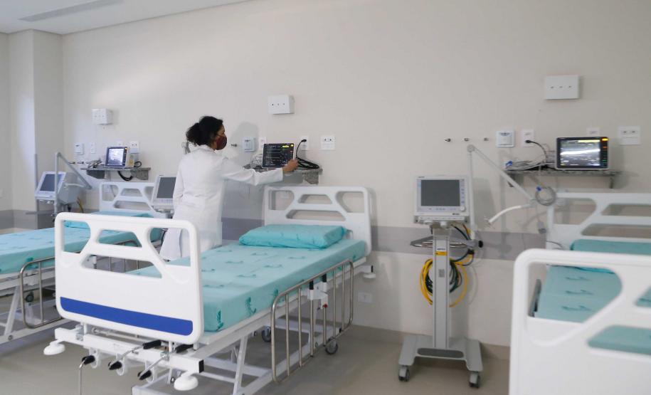 23/04/2020 Governador Carlos Massa Ratinho Junior, entrega leitos do Hospital Universitario de Londrina.Foto Gilson Abreu