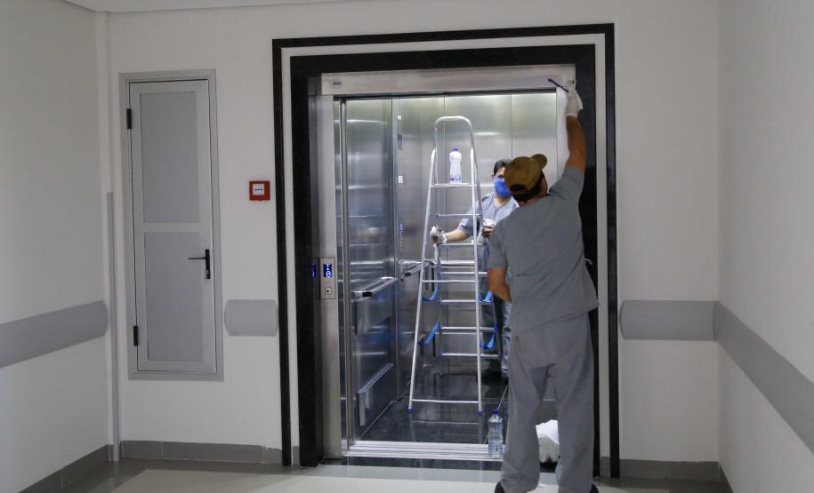 23/04/2020 Governador Carlos Massa Ratinho Junior, entrega leitos do Hospital Universitario de Londrina.Foto Gilson Abreu