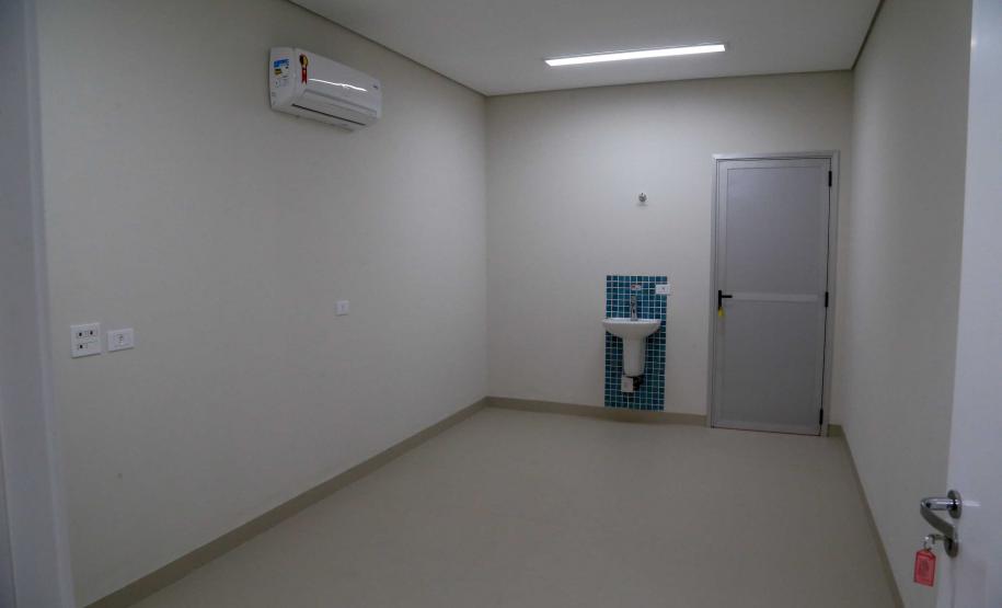 23/04/2020 Governador Carlos Massa Ratinho Junior, entrega leitos do Hospital Universitario de Londrina.Foto Gilson Abreu