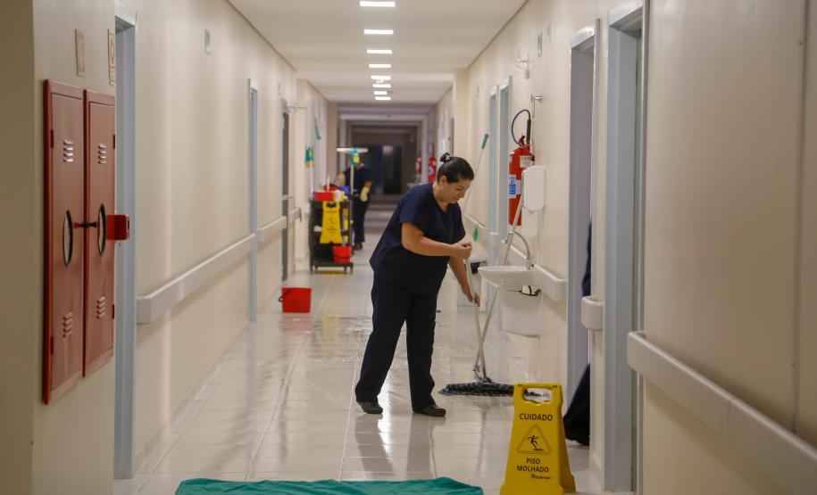 Governo garante 108 novos leitos para o Hospital Universitário de Maringá 24/04/2020 Governador Carlos Massa Ratinho Junior, entrega leitos do Hospital Universitario de MaringaFoto Gilson Abreu