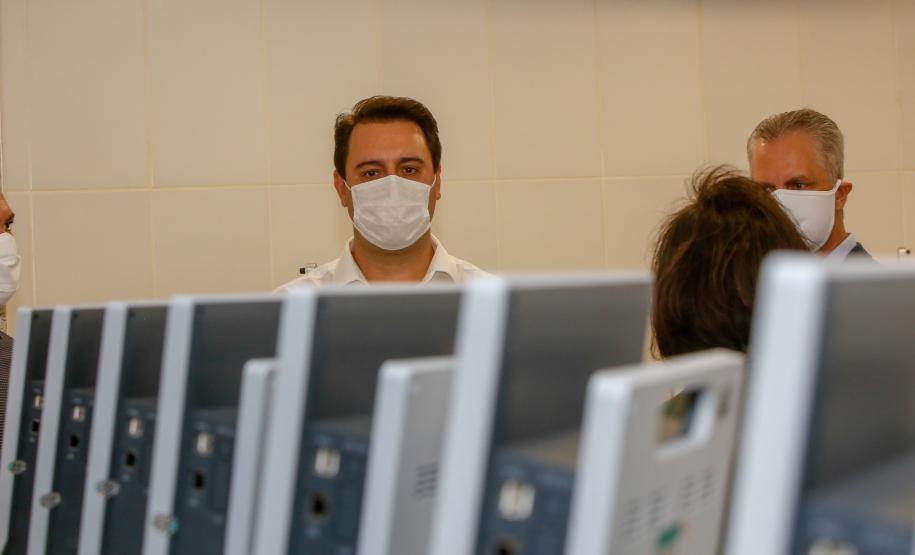 Governo garante 108 novos leitos para o Hospital Universitário de Maringá 24/04/2020 Governador Carlos Massa Ratinho Junior, entrega leitos do Hospital Universitario de MaringaFoto Gilson Abreu