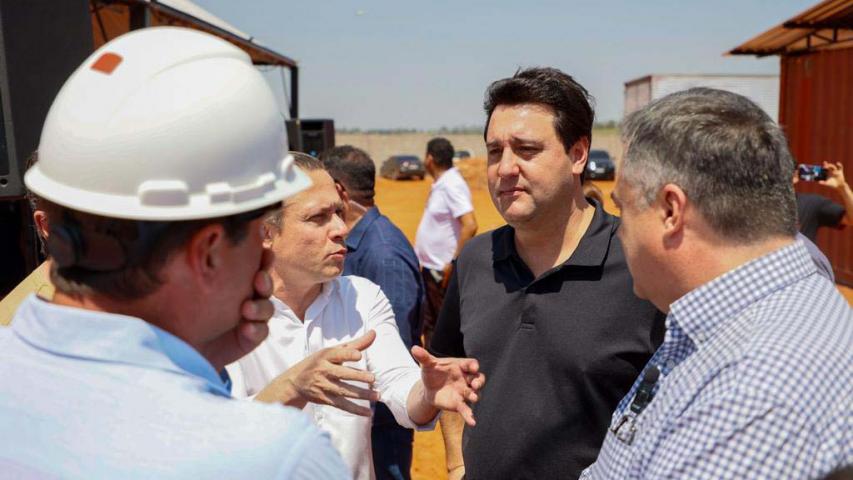 Em Jacarezinho, governador vistoria obra de ambulatório que vai atender 22 municípios
