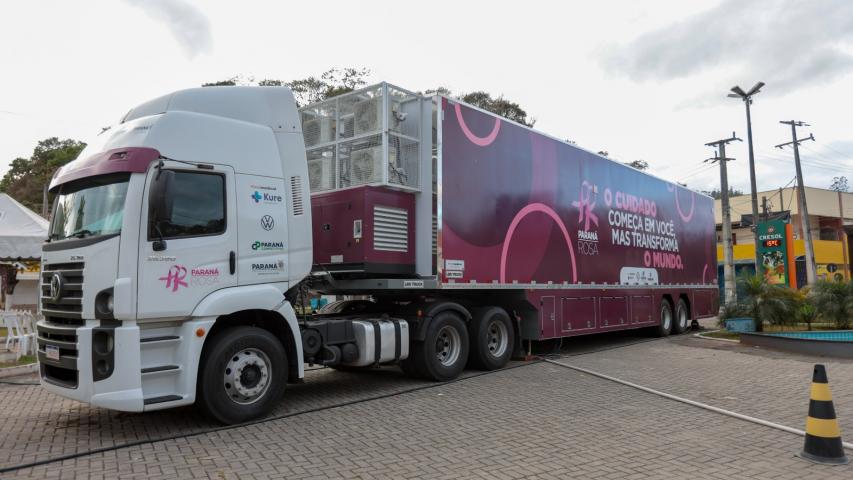 Carreta Saúde da Mulher faz 8,4 mil exames e consultas gratuitas em 26 cidades do Paraná