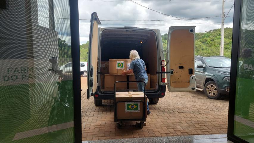 Estado coordena entrega de mais de uma tonelada de medicamentos e insumos a Rio Bonito do Iguaçu