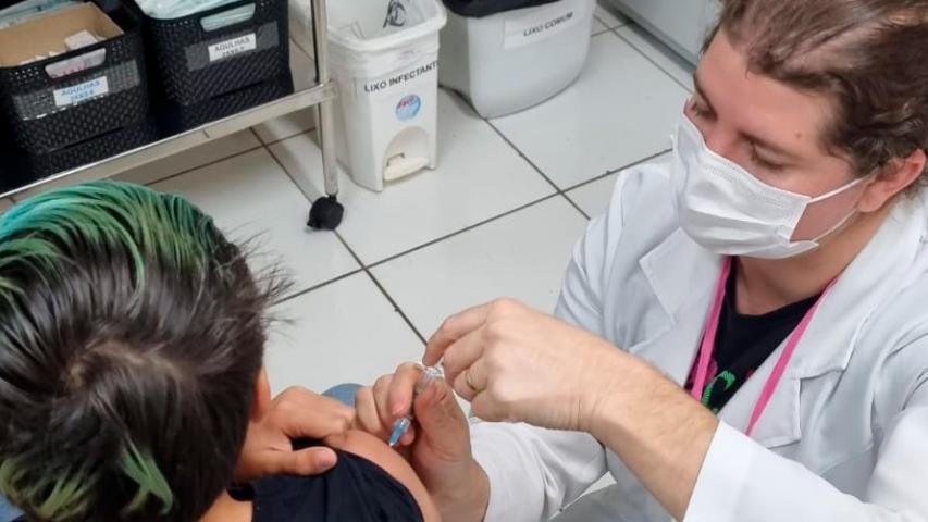 Paraná reforça alerta contra sarampo e orienta viajantes sobre vacinação e prevenção