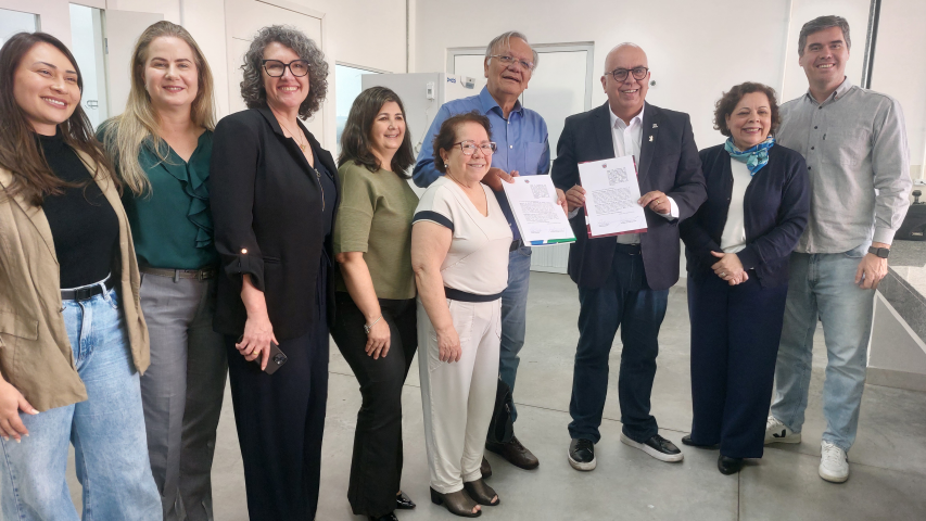 Sesa firma parceria para processamento de 300 mil exames de DNA-HPV no Paraná
